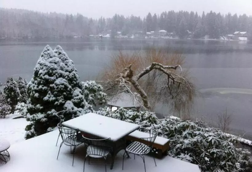 Cottage Lake Bed And Breakfast
