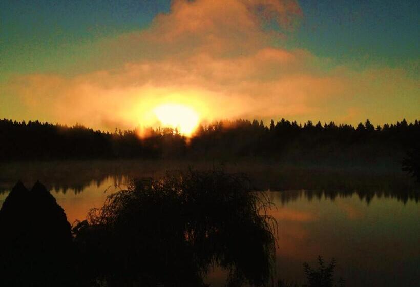 Cottage Lake Bed And Breakfast