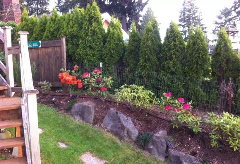 Cottage Lake Bed And Breakfast