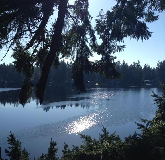 Cottage Lake Bed And Breakfast