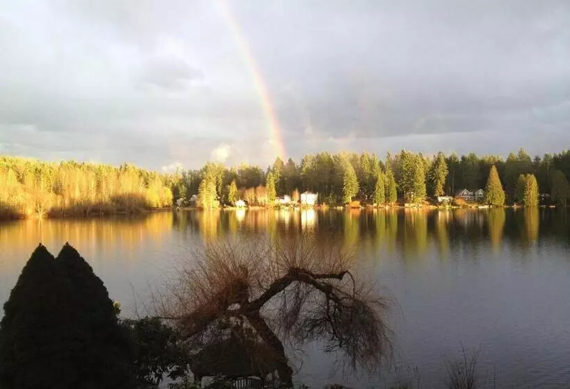 Cottage Lake Bed And Breakfast