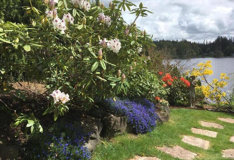 Cottage Lake Bed And Breakfast