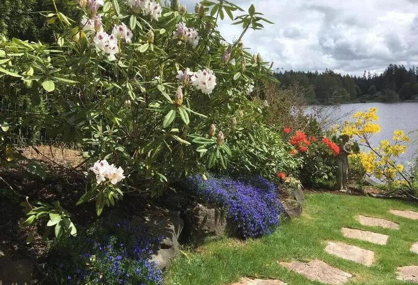 Cottage Lake Bed And Breakfast