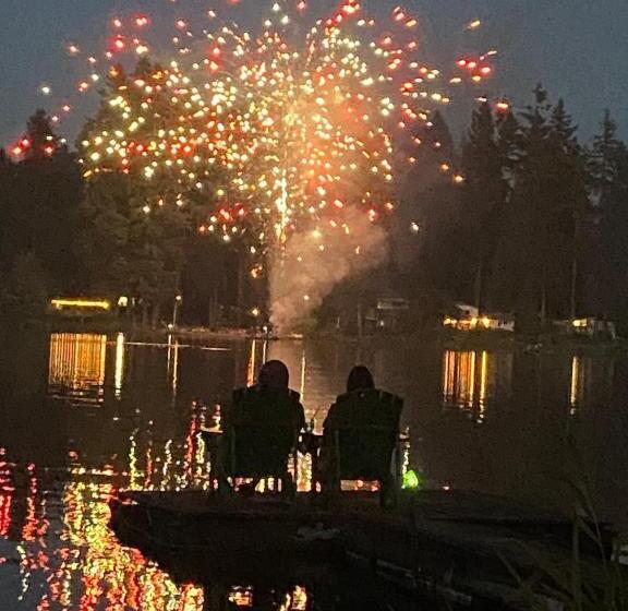 Cottage Lake Bed And Breakfast