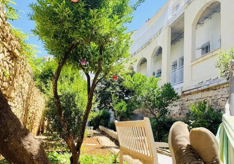 Follow The Sun Boutique Hostel