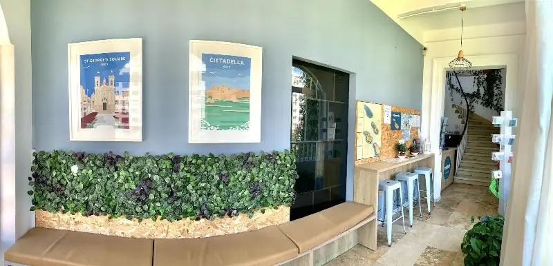 Follow The Sun Boutique Hostel