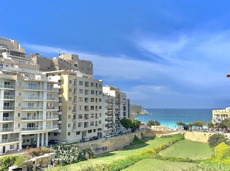 Follow The Sun Boutique Hostel