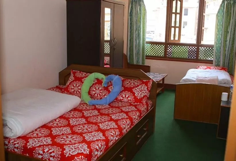 پانسیون Swastik Guest House