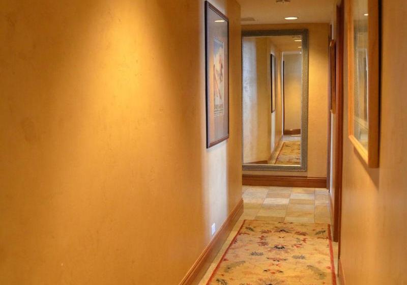 Plaza Lodge By Destination