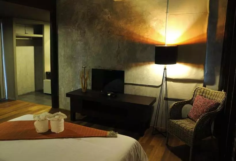 هتل Baansuanramita Resort