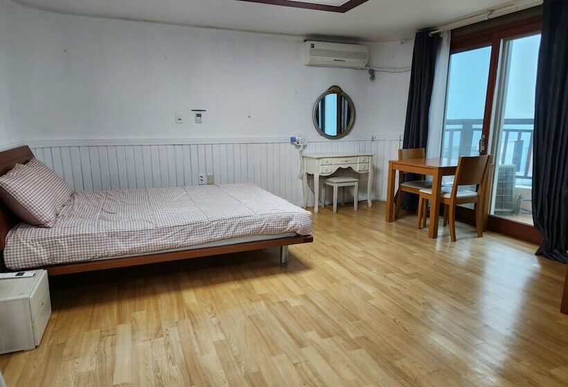 فندق Queens Bay Pension