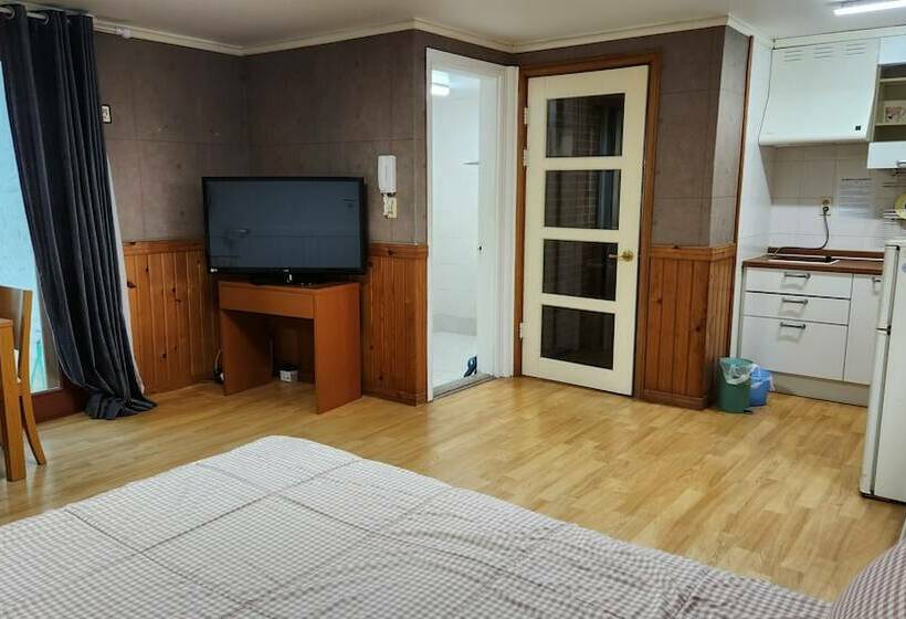 فندق Queens Bay Pension