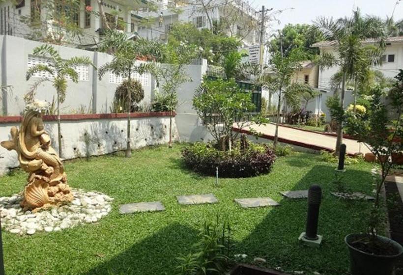 هتل The Rock Villa