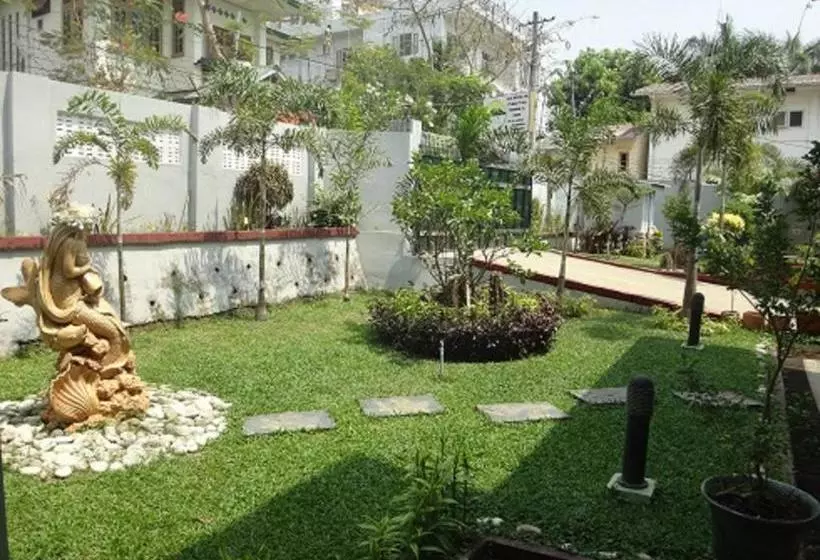 هتل The Rock Villa