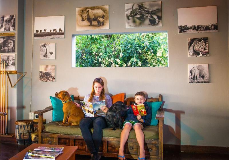 ホテル Umkhumbi Lodge