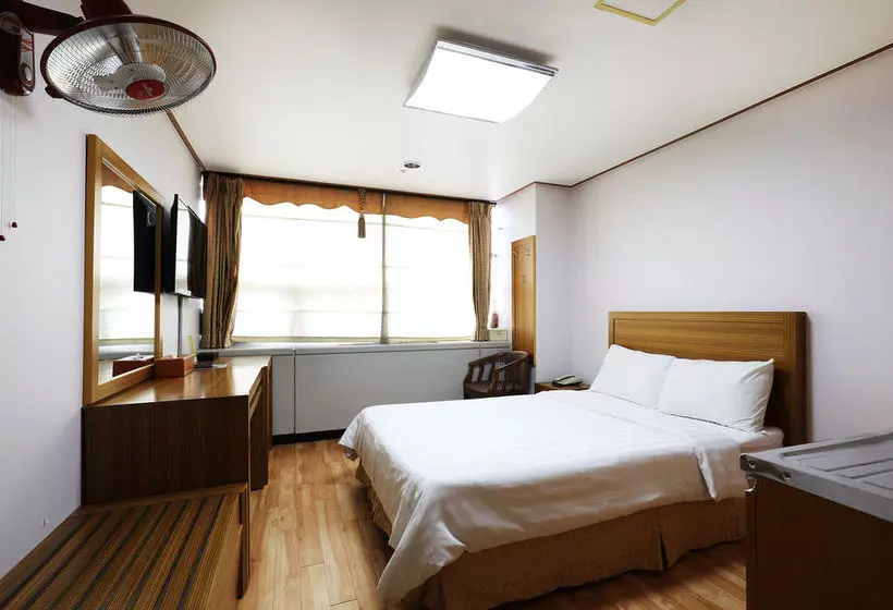 پانسیون Erica Guesthouse