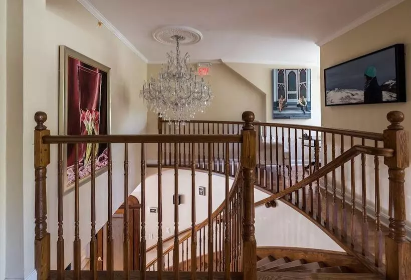 تختخواب و صبحانه Monroe House Executive Suites