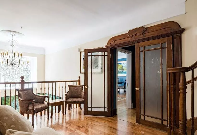 تختخواب و صبحانه Monroe House Executive Suites