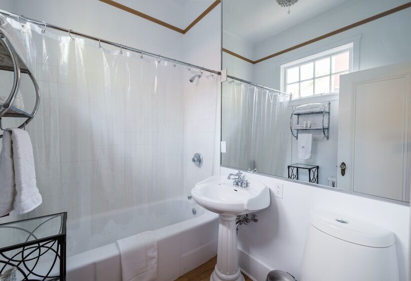 مبيت وإفطار Monroe House Executive Suites