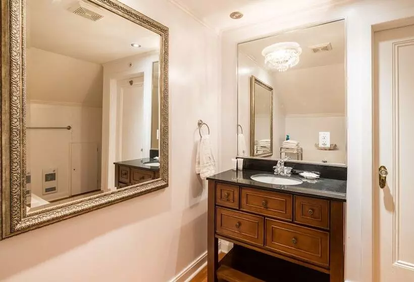 تختخواب و صبحانه Monroe House Executive Suites