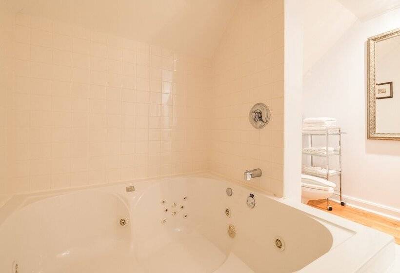 مبيت وإفطار Monroe House Executive Suites