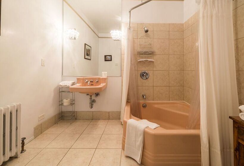مبيت وإفطار Monroe House Executive Suites