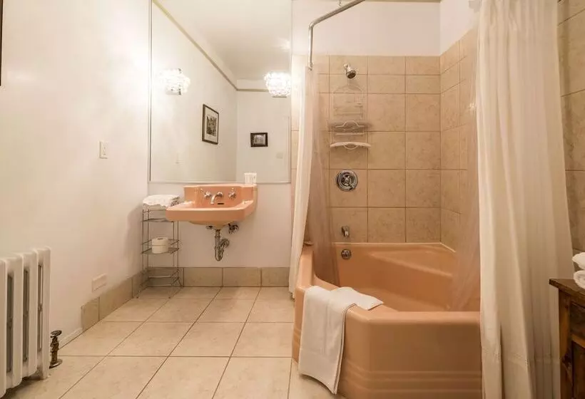 تختخواب و صبحانه Monroe House Executive Suites