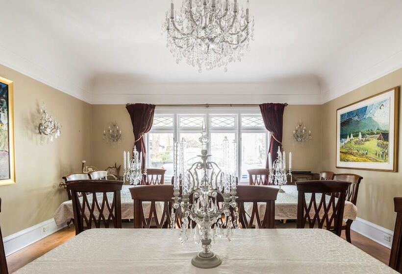 مبيت وإفطار Monroe House Executive Suites