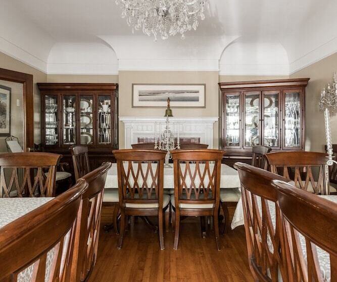 مبيت وإفطار Monroe House Executive Suites