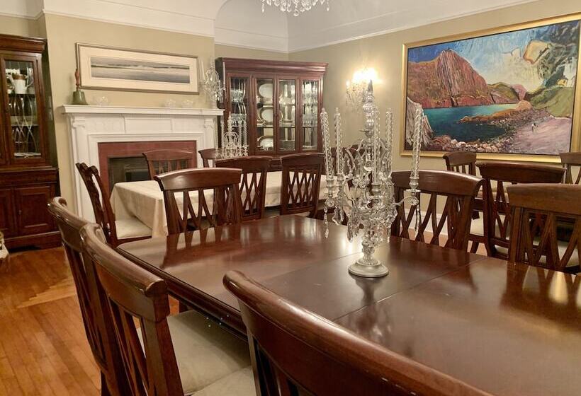 مبيت وإفطار Monroe House Executive Suites