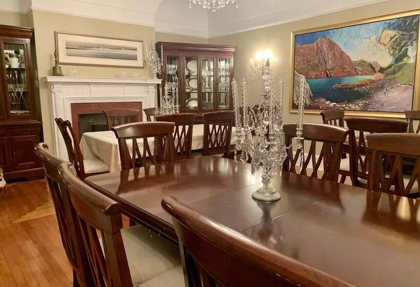 تختخواب و صبحانه Monroe House Executive Suites