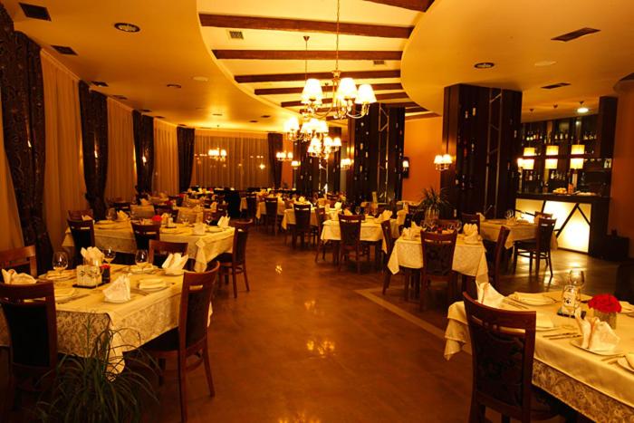 Family Hotel   Restaurant Ring