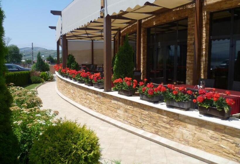 Family Hotel   Restaurant Ring