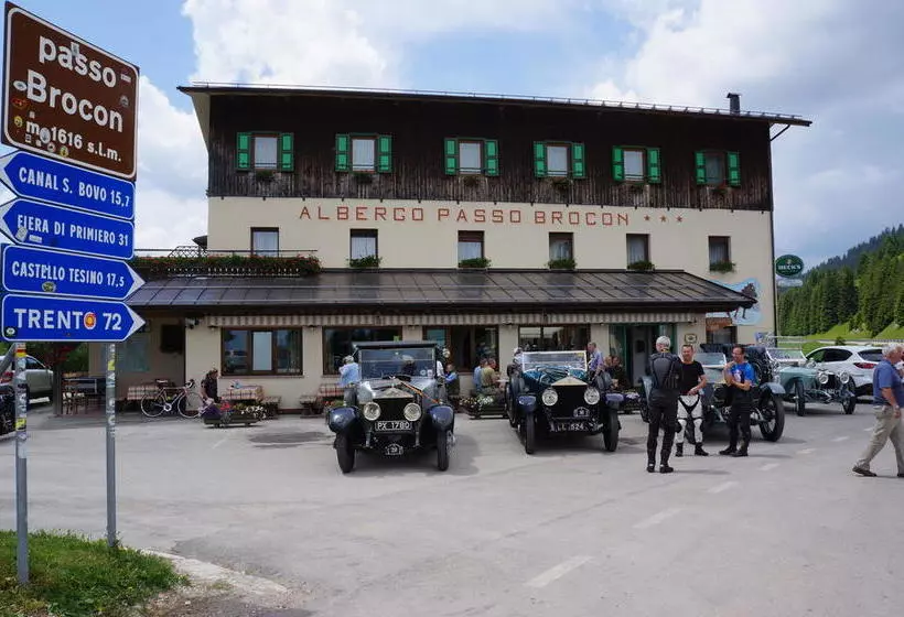 ホテル Albergo Passo Brocon