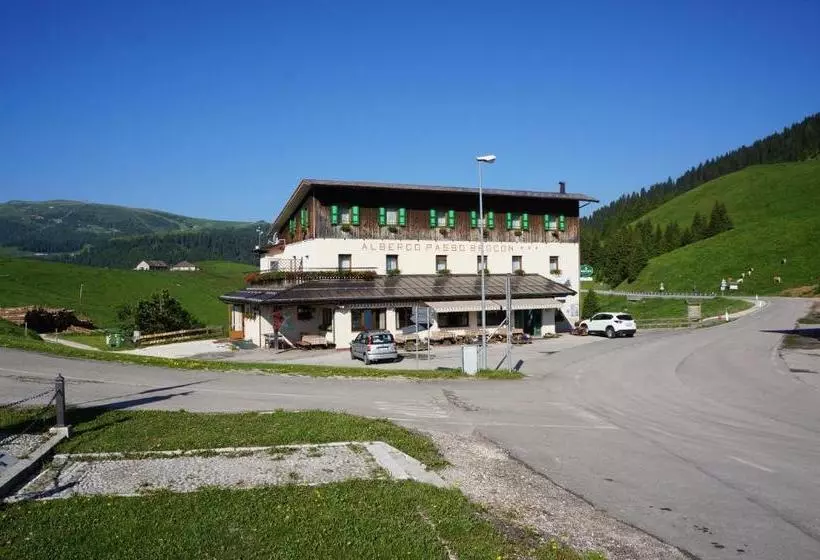 ホテル Albergo Passo Brocon
