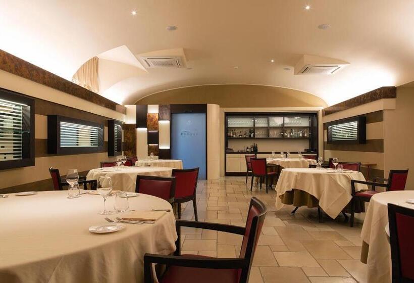 هتل Magione Papale Relais