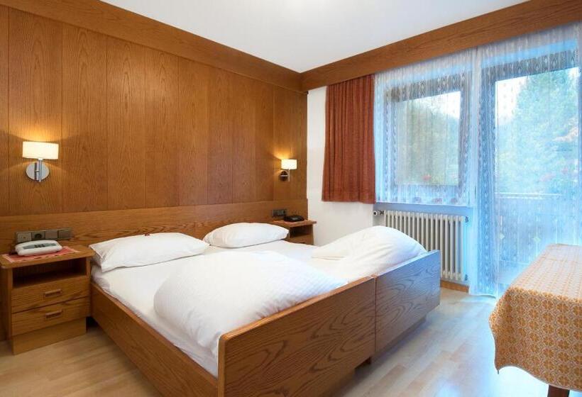 هتل Ostaria La Fontana