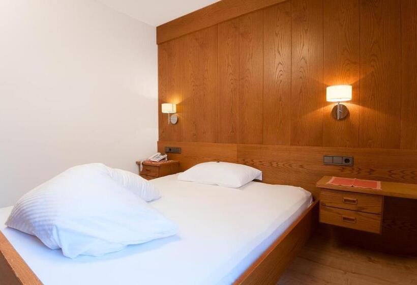 هتل Ostaria La Fontana