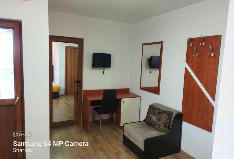 בית מלון כפרי Sharkov Family