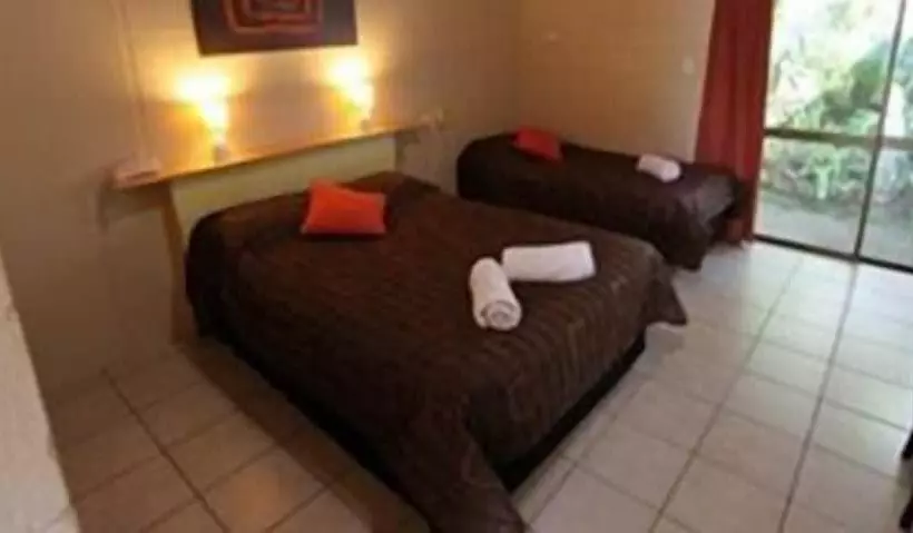 Tully Motel