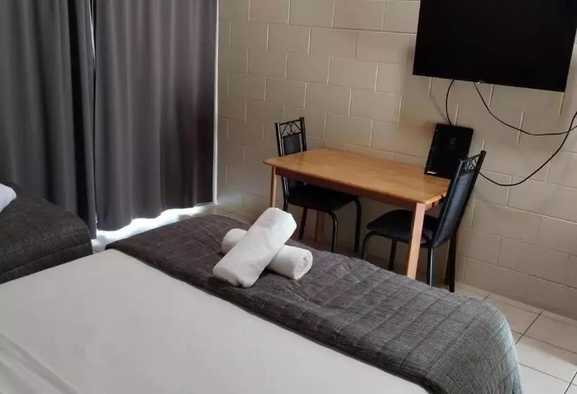 Tully Motel