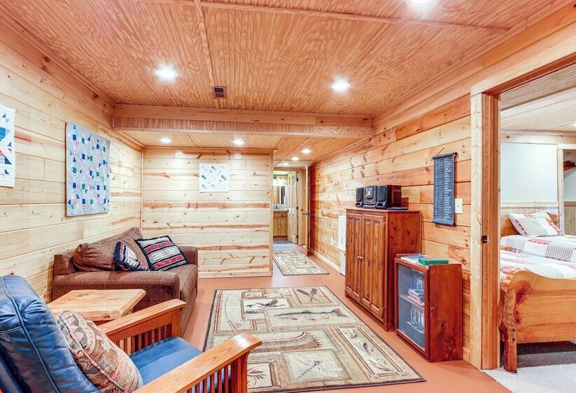 Beautiful Blue Ridge Cabin: Mountain & Lake Views!