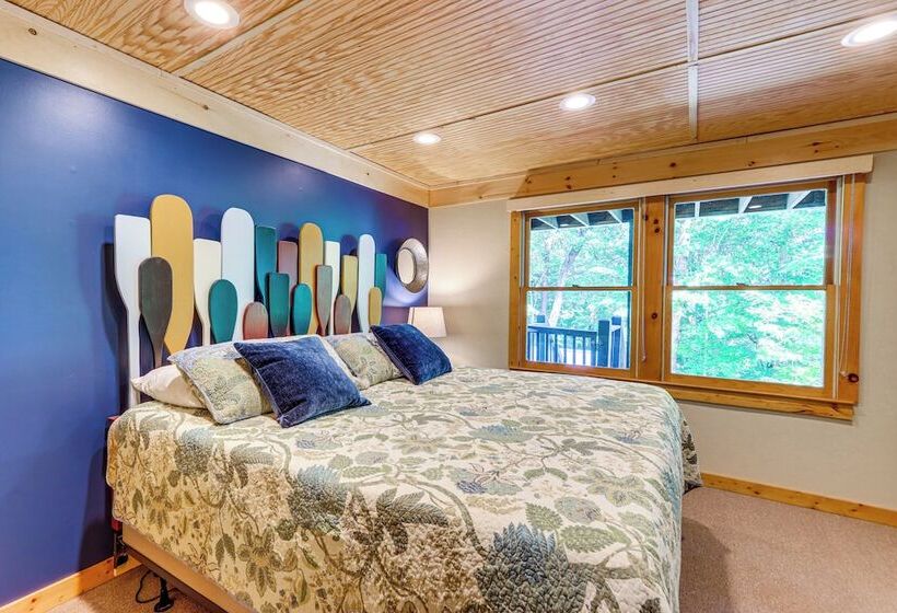 Beautiful Blue Ridge Cabin: Mountain & Lake Views!