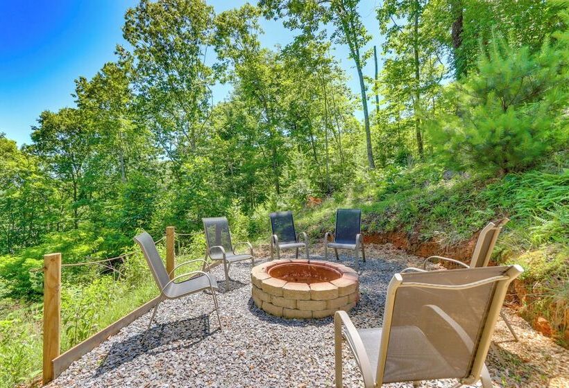 Beautiful Blue Ridge Cabin: Mountain & Lake Views!