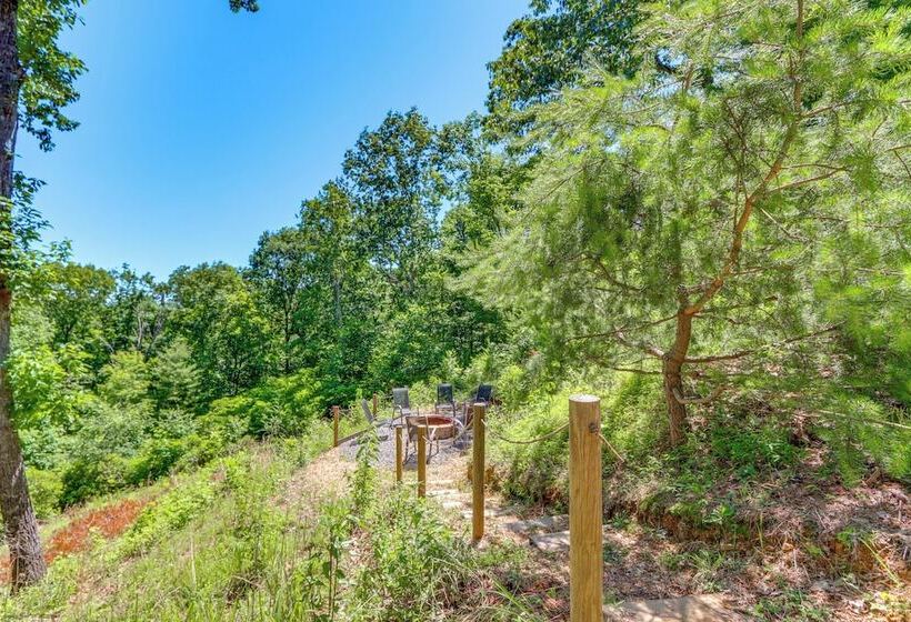 Beautiful Blue Ridge Cabin: Mountain & Lake Views!
