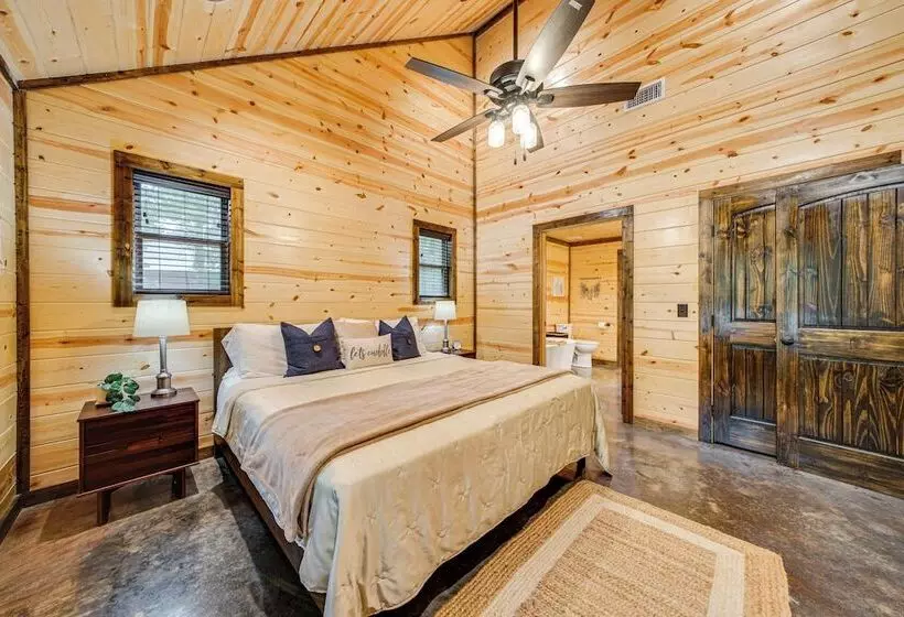 Broken Bow Cabin W/ Private Hot Tub: 14 Mi To Lake