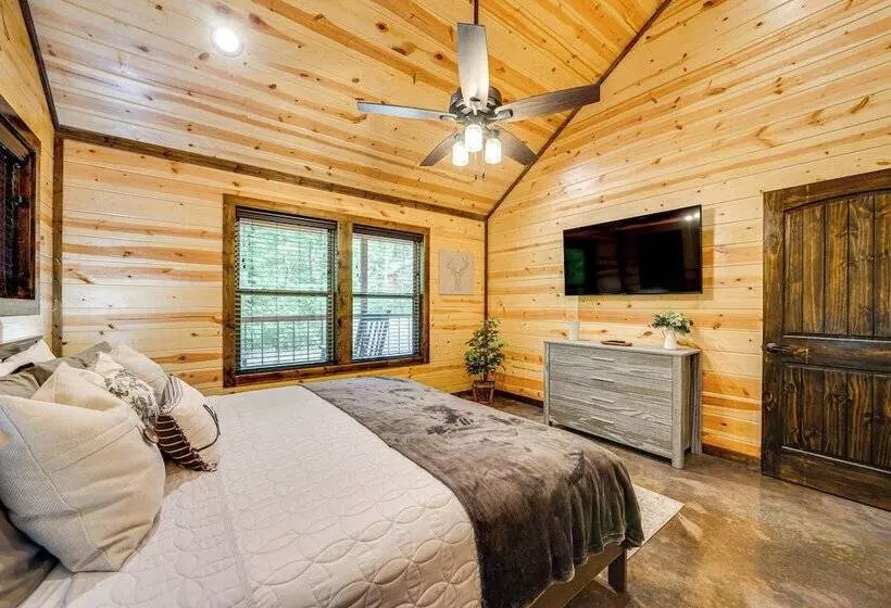 Broken Bow Cabin W/ Private Hot Tub: 14 Mi To Lake