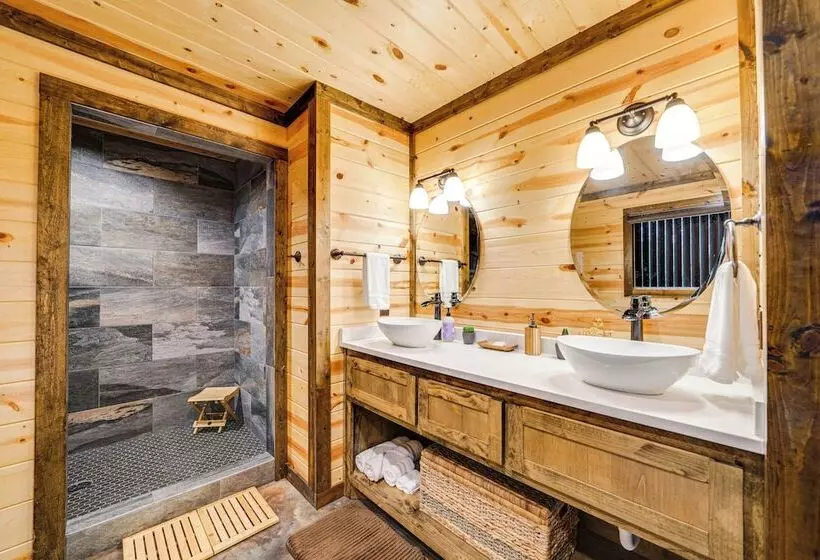 Broken Bow Cabin W/ Private Hot Tub: 14 Mi To Lake