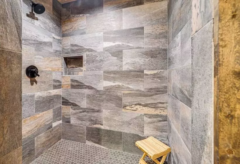 Broken Bow Cabin W/ Private Hot Tub: 14 Mi To Lake