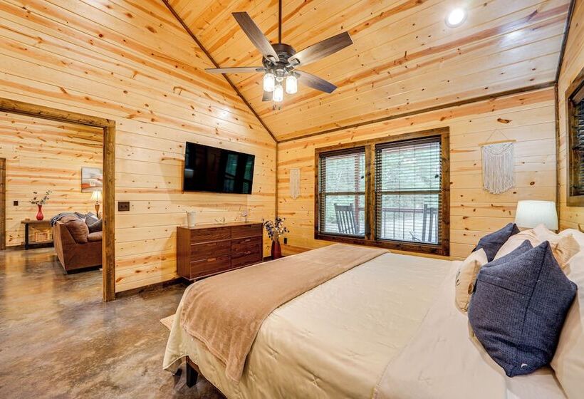 Broken Bow Cabin W/ Private Hot Tub: 14 Mi To Lake